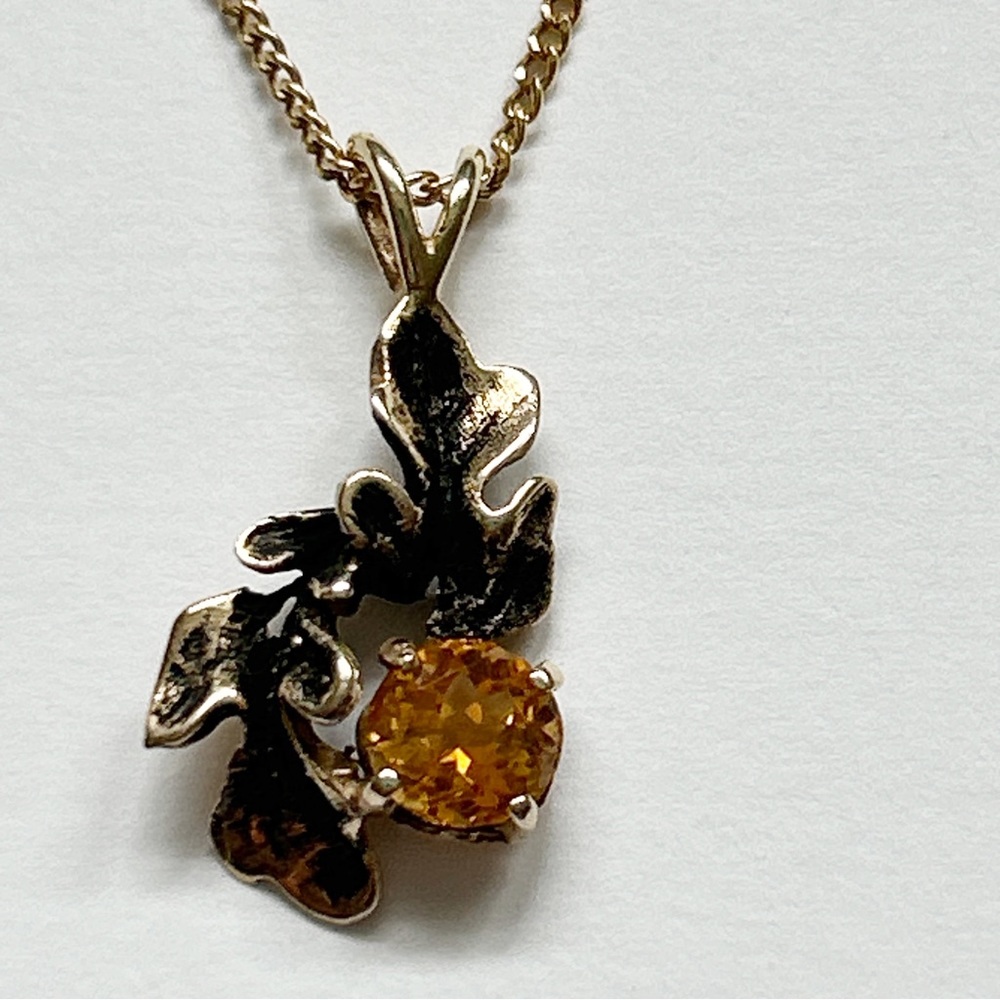 Stunning Vintage Artisan Crafted 14 Karat Gold Orange Grossular Garnet Necklace